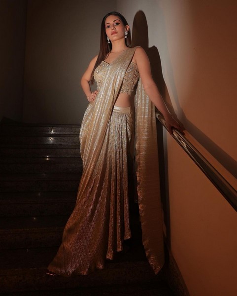 Bollywood actress amyra dastur masti sari images-Amyra Dastur, Amyradastur Photos,Spicy Hot Pics,Images,High Resolution WallPapers Download