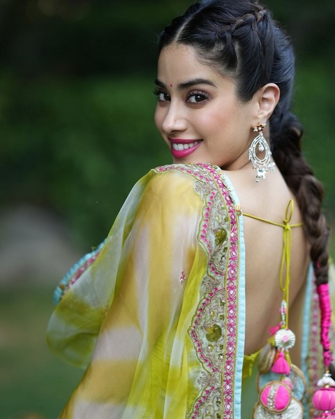 Bollywood actress janhvi kapoors charms are amazing pictures-Janhvi Kapoor, Janhvikapoor Photos,Spicy Hot Pics,Images,High Resolution WallPapers Download