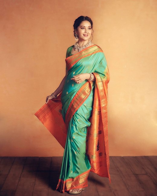 Bollywood actress madhuri dixit looks drop dead gorgeous in this saree look-Actressmadhuri Photos,Spicy Hot Pics,Images,High Resolution WallPapers Download