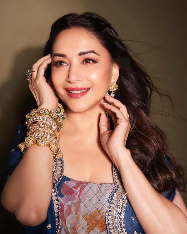 Bollywood beauty madhuri dixit amazing pictures-Madhuri Dixit, Madhuridixit Photos,Spicy Hot Pics,Images,High Resolution WallPapers Download