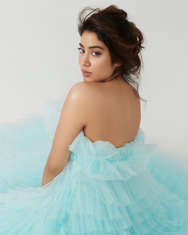 Bollywood gorgeous actress janhvi kapoor cute poses-Actressjanhvi, Janhvi Kapoor, Janhvikapoor Photos,Spicy Hot Pics,Images,High Resolution WallPapers Download