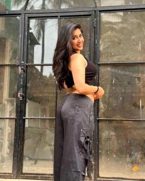 Bollywood model nikita sharma shows us how to pose for a perfect pout-Actress Nikita, Nikita Sharma, Nikitasharma Photos,Spicy Hot Pics,Images,High Resolution WallPapers Download
