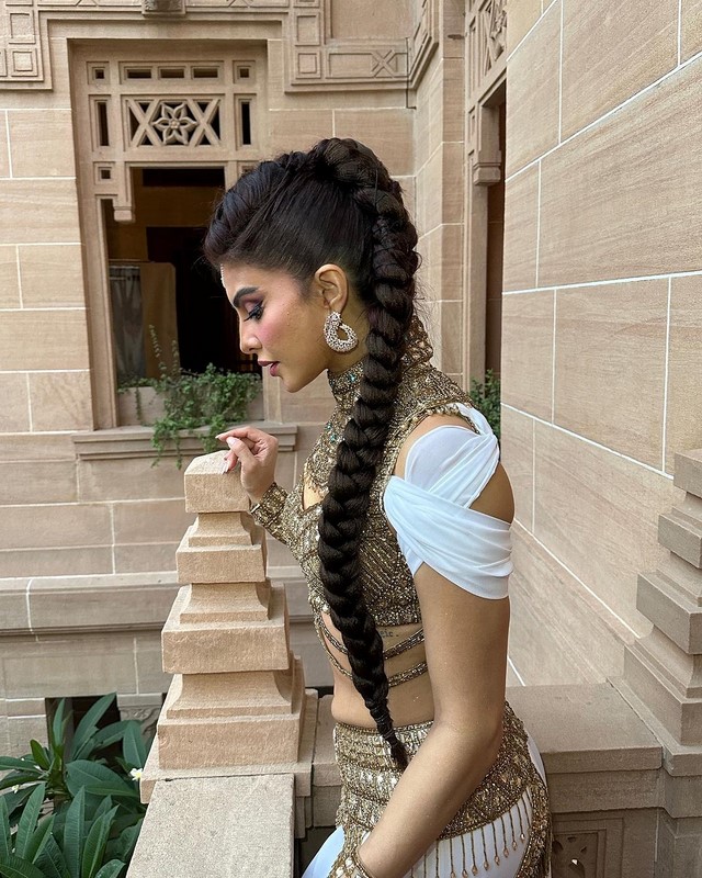 Bollywood star jacqueline fernandez is crazy with her beauty- Photos,Spicy Hot Pics,Images,High Resolution WallPapers Download