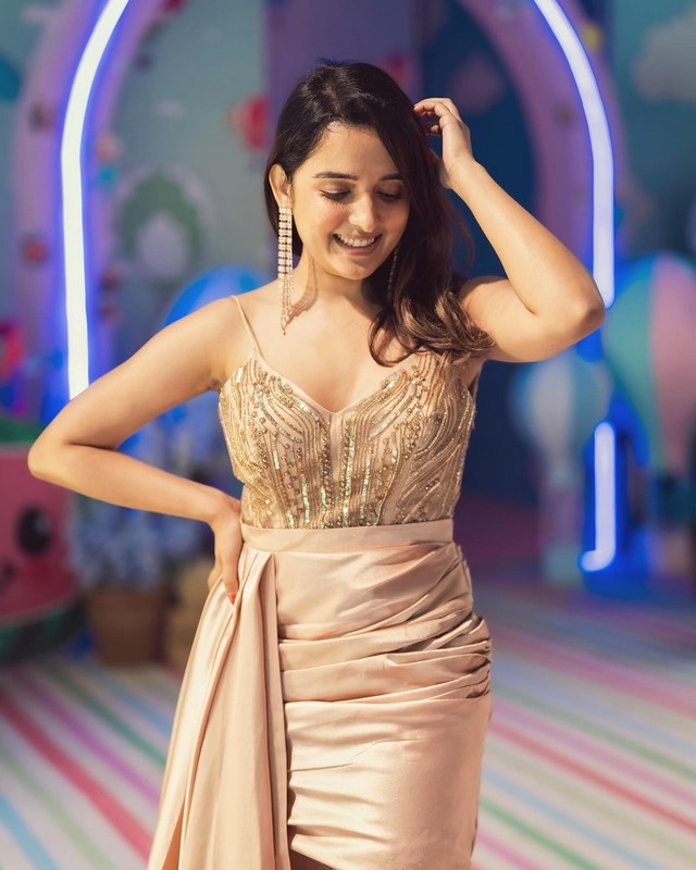 Bollywood star singer shirley setia is attracting the youth with her delicate beauty-Shirley Setia, Shirleysetia Photos,Spicy Hot Pics,Images,High Resolution WallPapers Download