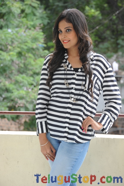 Chandini latest pics- Photos,Spicy Hot Pics,Images,High Resolution WallPapers Download