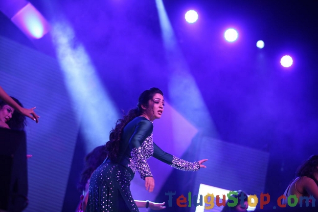Charmi dance at country club new year bash- Photos,Spicy Hot Pics,Images,High Resolution WallPapers Download