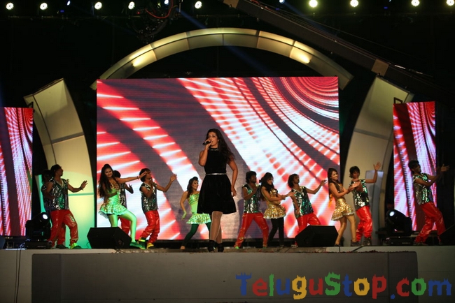 Charmi dance at country club new year bash- Photos,Spicy Hot Pics,Images,High Resolution WallPapers Download