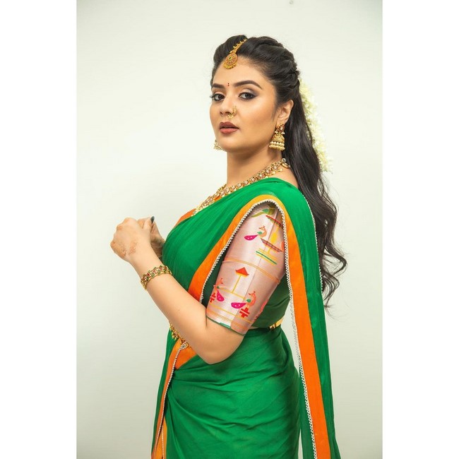 Check out the actress sreemukhi awesome poses-Anchor Srimukhi, Anchorsrimukhi, Sreemukhi Photos,Spicy Hot Pics,Images,High Resolution WallPapers Download