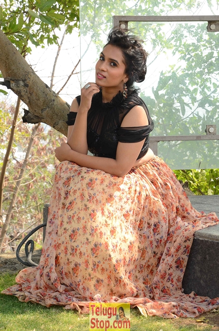 Chetana uttej new stills- Photos,Spicy Hot Pics,Images,High Resolution WallPapers Download