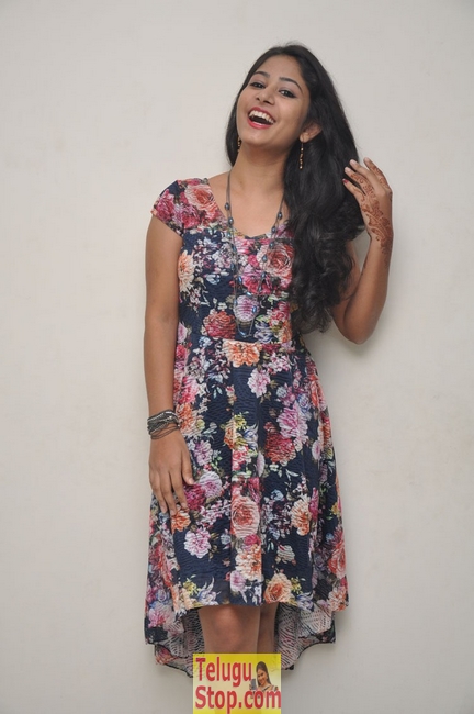 Chinmayi new stills- Photos,Spicy Hot Pics,Images,High Resolution WallPapers Download