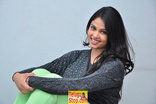 Chitralekha new stills- Photos,Spicy Hot Pics,Images,High Resolution WallPapers Download