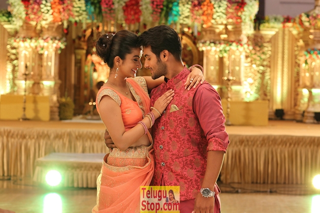 Chuttalabbayi movie working stills- Photos,Spicy Hot Pics,Images,High Resolution WallPapers Download