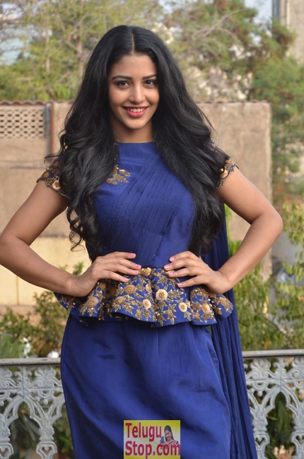 Daksha nagarkar new pics- Photos,Spicy Hot Pics,Images,High Resolution WallPapers Download