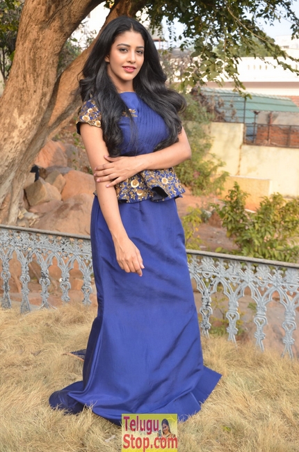 Daksha nagarkar new pics- Photos,Spicy Hot Pics,Images,High Resolution WallPapers Download