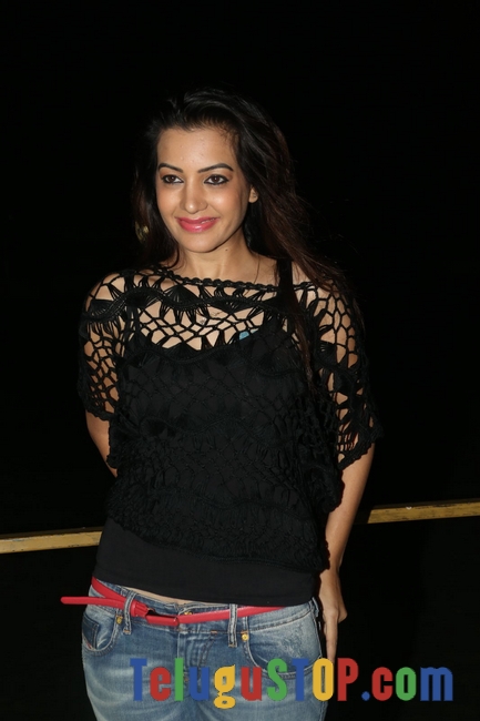 Deeksha panth latest gallery- Photos,Spicy Hot Pics,Images,High Resolution WallPapers Download