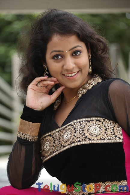 Deepu naidu stills- Photos,Spicy Hot Pics,Images,High Resolution WallPapers Download