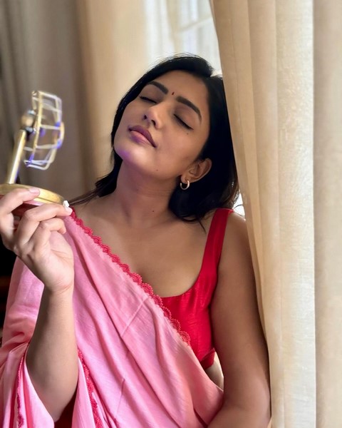 Eesha rebba is slaying boys in a saree-Rosesonahaeesha, Eesha Rebba, Eesharebba, Esha Rebba, Satyadeveesha, Web Eesha Rebba Photos,Spicy Hot Pics,Images,High Resolution WallPapers Download