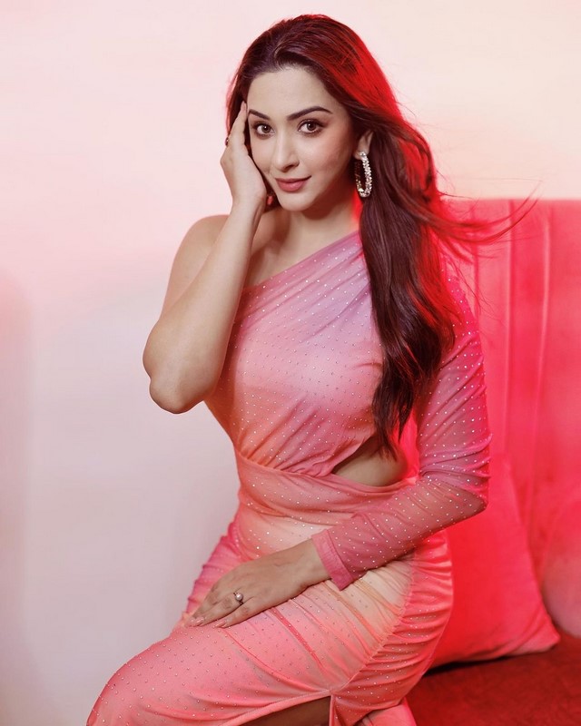 Eshanya maheshwari who created a stir with her stunning beauty is a feast of beauty for the boys-Actresseshanya Photos,Spicy Hot Pics,Images,High Resolution WallPapers Download