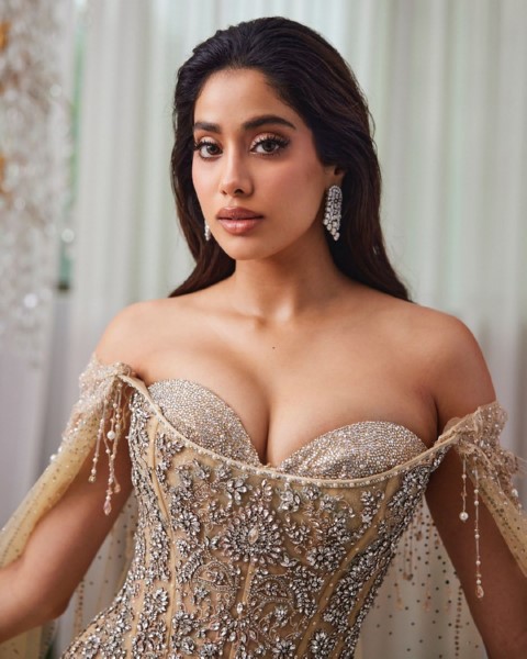 Excited beauties in punjabi dress janhvi kapoor massacre-Actress, Actressjanhvi, Janhvi Kapoor, Janhvikapoor, Jhanvi Kapoor Photos,Spicy Hot Pics,Images,High Resolution WallPapers Download