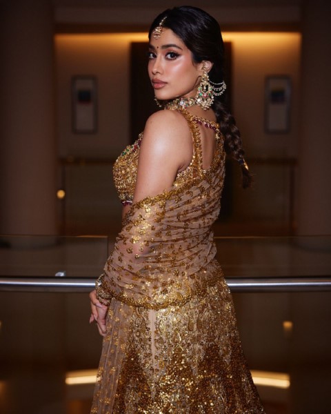 Excited beauties in punjabi dress janhvi kapoor massacre-Actress, Actressjanhvi, Janhvi Kapoor, Janhvikapoor, Jhanvi Kapoor Photos,Spicy Hot Pics,Images,High Resolution WallPapers Download