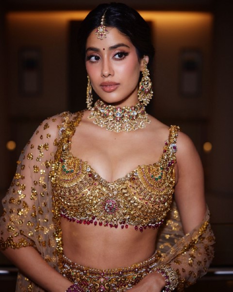 Excited beauties in punjabi dress janhvi kapoor massacre-Actress, Actressjanhvi, Janhvi Kapoor, Janhvikapoor, Jhanvi Kapoor Photos,Spicy Hot Pics,Images,High Resolution WallPapers Download