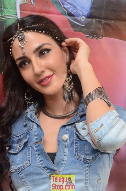Farah karimi latest pics 2- Photos,Spicy Hot Pics,Images,High Resolution WallPapers Download