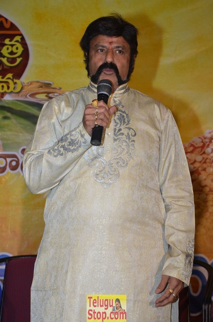 Gautamiputra satakarni movie fans press meet- Photos,Spicy Hot Pics,Images,High Resolution WallPapers Download