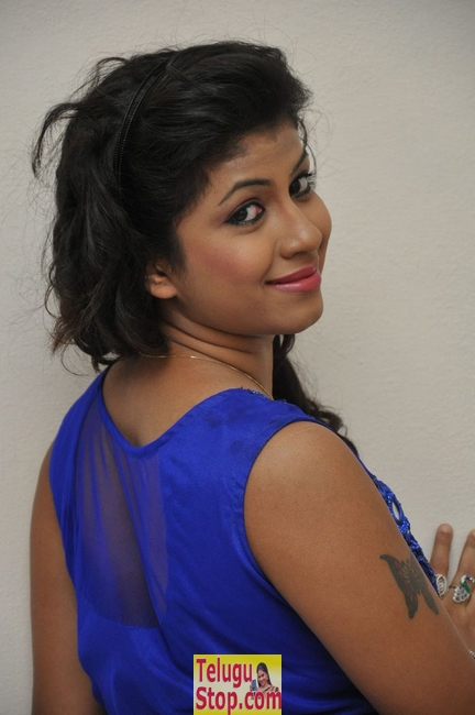 Geethanjali new stills 4- Photos,Spicy Hot Pics,Images,High Resolution WallPapers Download