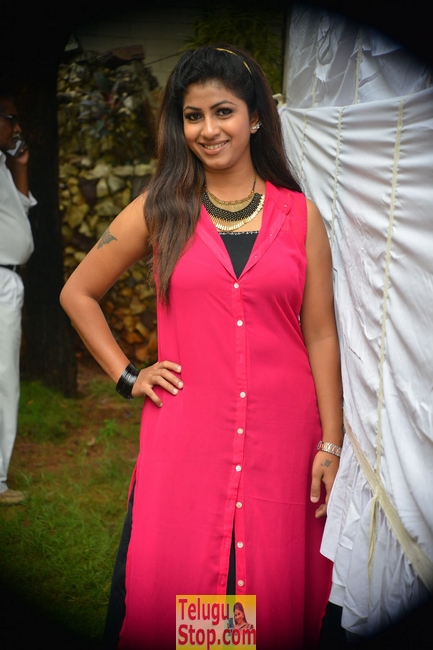 Geethanjali new stills 7- Photos,Spicy Hot Pics,Images,High Resolution WallPapers Download