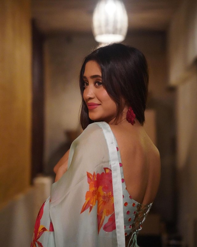Glamorous photos of social media sensation actress shivangi joshi-Actressshivangi, Shivangi Joshi Photos,Spicy Hot Pics,Images,High Resolution WallPapers Download