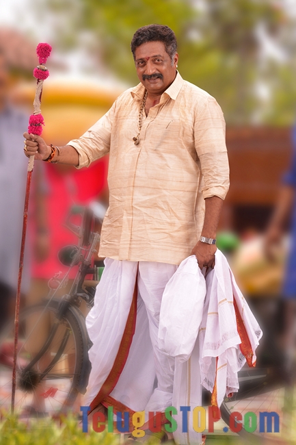 Govindudu andarivadele new stills n walls- Photos,Spicy Hot Pics,Images,High Resolution WallPapers Download