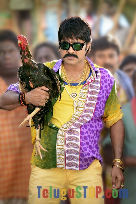 Govindudu andarivadele new stills n walls- Photos,Spicy Hot Pics,Images,High Resolution WallPapers Download