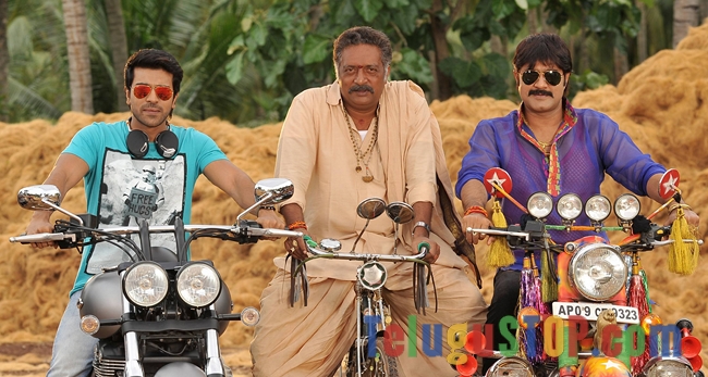 Govindudu andarivadele stills- Photos,Spicy Hot Pics,Images,High Resolution WallPapers Download