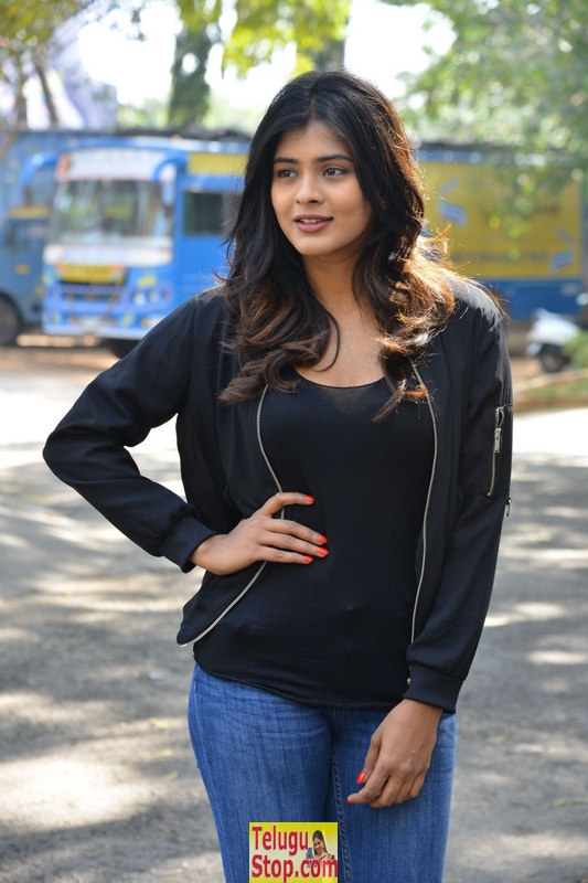 Hebah patel latest stills 2- Photos,Spicy Hot Pics,Images,High Resolution WallPapers Download