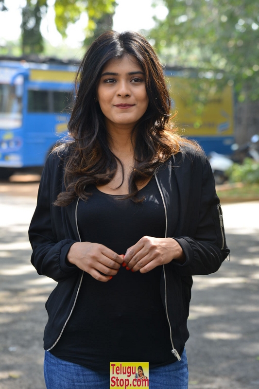 Hebah patel latest stills 2- Photos,Spicy Hot Pics,Images,High Resolution WallPapers Download