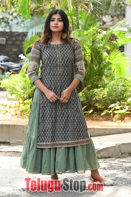 Hebah patel latest stills 4- Photos,Spicy Hot Pics,Images,High Resolution WallPapers Download