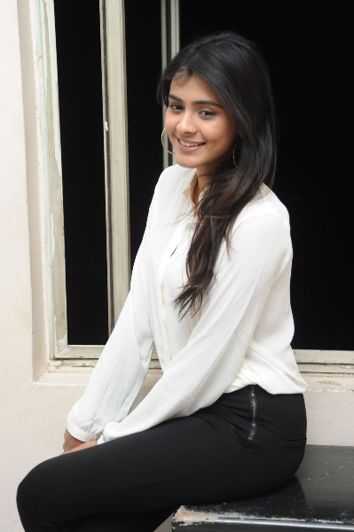 Heebah patel latest stills- Photos,Spicy Hot Pics,Images,High Resolution WallPapers Download