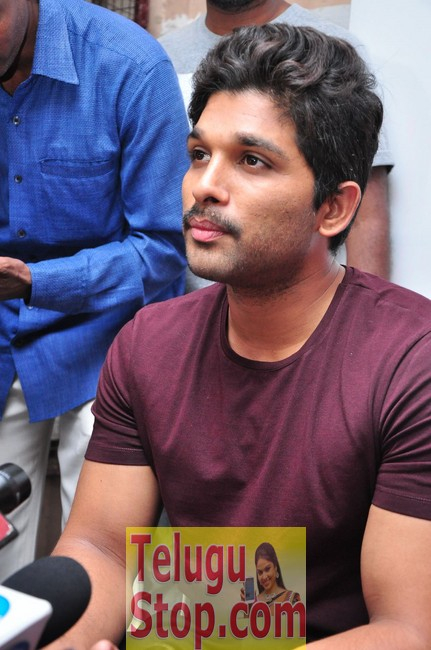 Hero allu arjun met cancer children at make a wish foundation- Photos,Spicy Hot Pics,Images,High Resolution WallPapers Download
