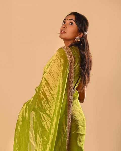 Images of sivatmika rajasekhar in green and golden shadow saree are viral on the internet-Rajasekhar, Shivatmika, Sivatmika Photos,Spicy Hot Pics,Images,High Resolution WallPapers Download