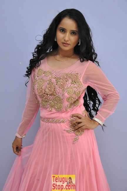 Ishika singh new gallery- Photos,Spicy Hot Pics,Images,High Resolution WallPapers Download