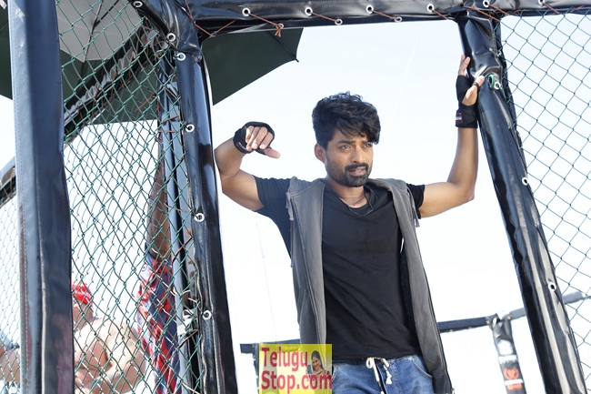 Ism movie latest stills- Photos,Spicy Hot Pics,Images,High Resolution WallPapers Download