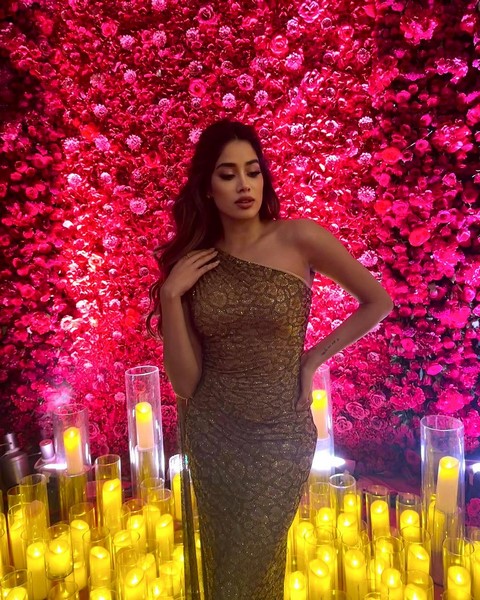 Janhvi kapoor is beautiful with different dressing-Boney Kapoor, Janhavi Kapoor, Janhvi Kapoor, Janhvikapoor, Jhanvi Kapoor, Khushi Kapoor Photos,Spicy Hot Pics,Images,High Resolution WallPapers Download