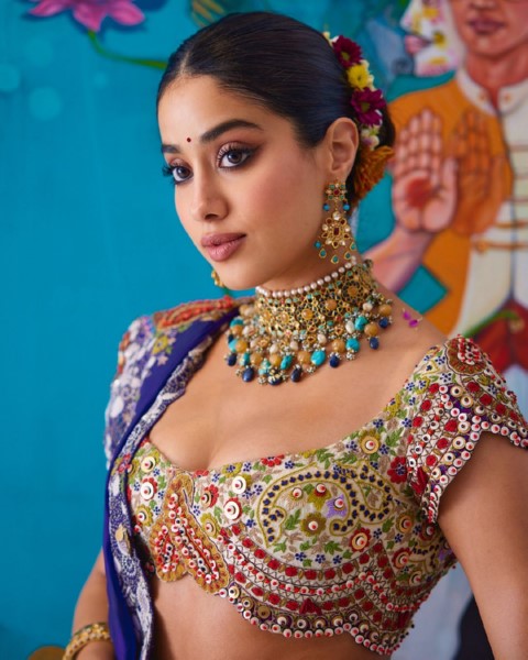 Janhvi kapoor is stunning with khatarnak poses-Actressjanhvi, Janhvi Kapoor, Janhvikapoor Photos,Spicy Hot Pics,Images,High Resolution WallPapers Download