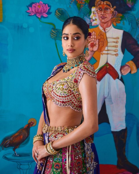 Janhvi kapoor is stunning with khatarnak poses-Actressjanhvi, Janhvi Kapoor, Janhvikapoor Photos,Spicy Hot Pics,Images,High Resolution WallPapers Download