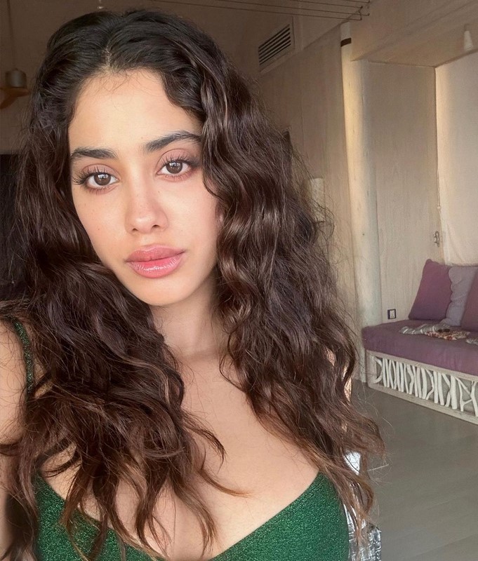 Janhvi looks simply awesome and amazing in this pictures-@actressjanhvikapoor, Janhvikapoor, Actressjanhvi, Janhvi Kapoor Photos,Spicy Hot Pics,Images,High Resolution WallPapers Download