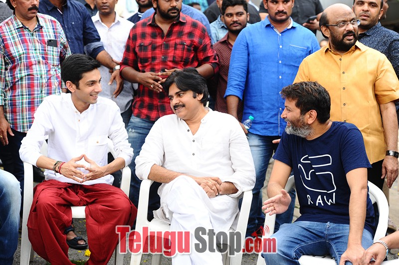 Jr ntr and trivikram srinivas movie opening photos- Photos,Spicy Hot Pics,Images,High Resolution WallPapers Download