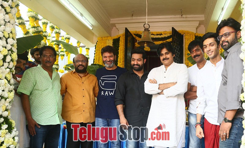 Jr ntr and trivikram srinivas movie opening photos- Photos,Spicy Hot Pics,Images,High Resolution WallPapers Download