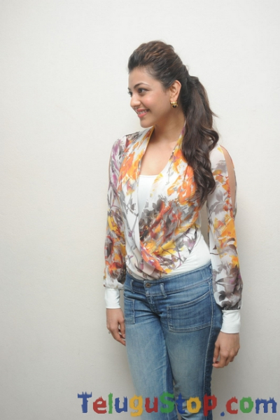 Kajal agarwal latest stills 2- Photos,Spicy Hot Pics,Images,High Resolution WallPapers Download