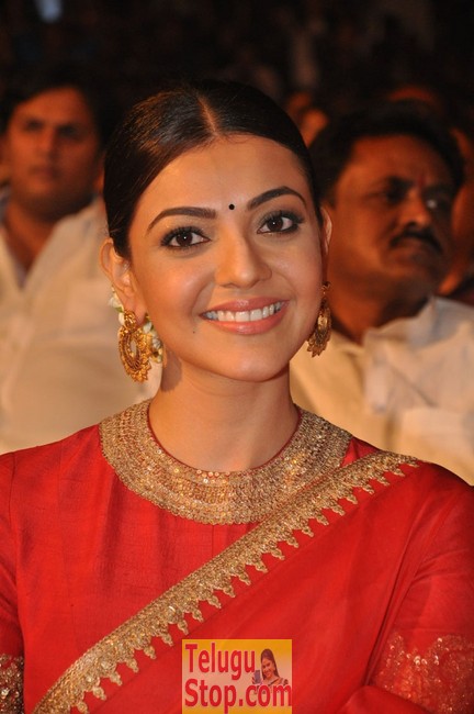 Kajal aggarwal latest stills- Photos,Spicy Hot Pics,Images,High Resolution WallPapers Download