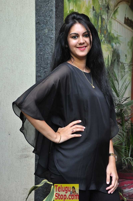Kamna jethmalani new stills 2- Photos,Spicy Hot Pics,Images,High Resolution WallPapers Download